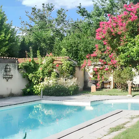 Semesterbostad Maison Confortable A Avec Piscine Partagee Duravel