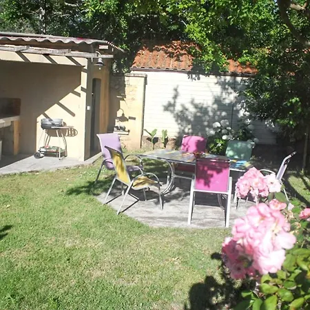 Semesterbostad Maison Confortable A Avec Piscine Partagee Duravel