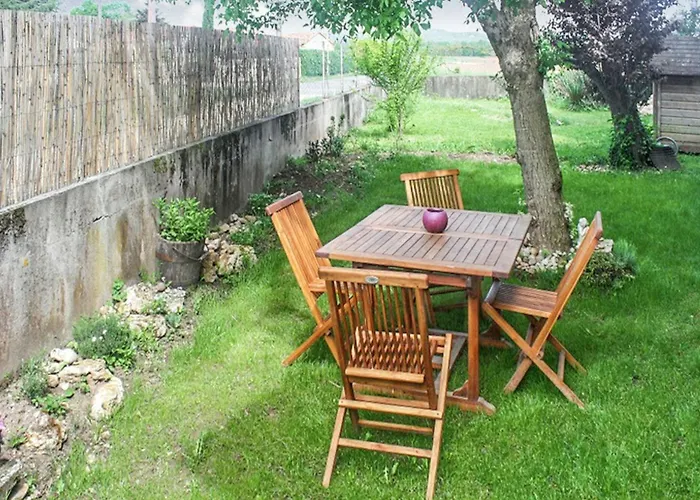 Casa de Férias Maison Confortable à Avec Piscine Partagée *