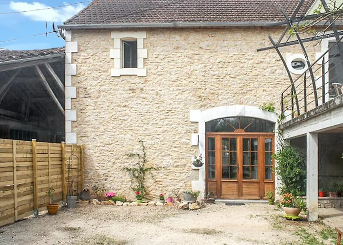 Maison Confortable à Avec Piscine Partagée